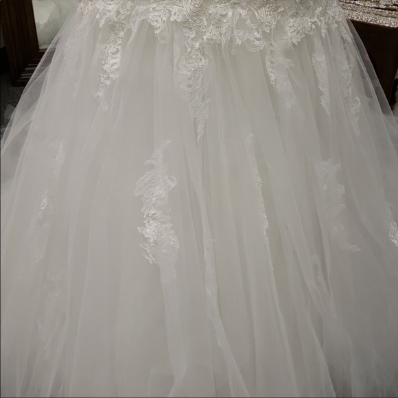 Sophia Tolli Long Sleeve White Lace Wedding Dress - Picture 4 of 7